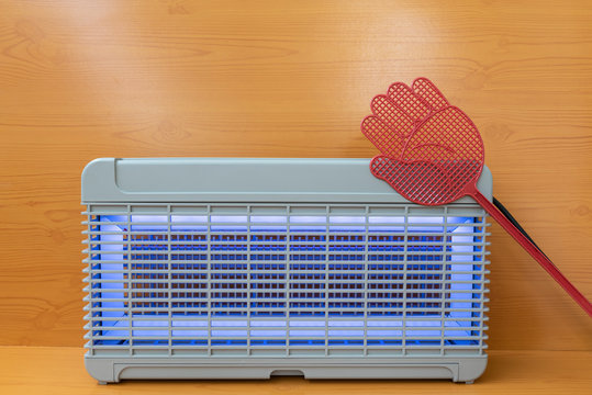 Mata insectos el&eacute;ctricos, tecnolog&iacute;a led inteligente y una raqueta matamoscas