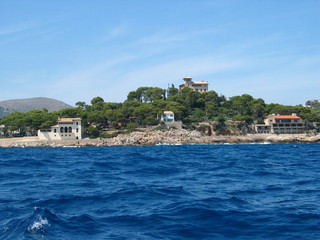 Blick auf Punta de Cala Gat von Boot aus