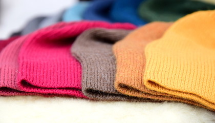 Warme gestrickte Wollmützen für den Winter