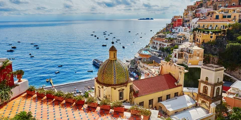 Tableaux sur verre Plage de Positano, côte amalfitaine, Italie Positano, village méditerranéen sur la côte amalfitaine, Italie