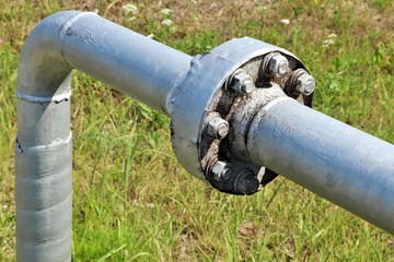 Process pipeline with flange and bolts for product transportation