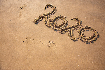 Sandy, sea shore, the waves are coming.