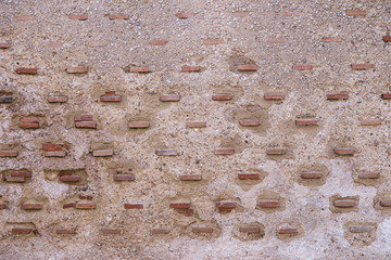 Fondo con textura de muro antiguo de tapial formado por tierra compactada y ladrillo