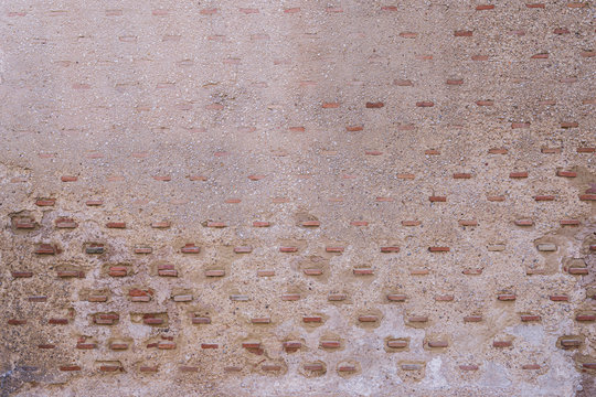 Fondo con textura de muro antiguo de tapial formado por tierra compactada y ladrillo