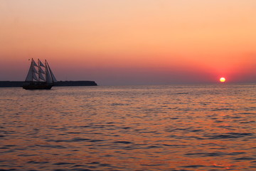 The sailing vessel and the sunset © willeye