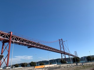 Fototapeta na wymiar construction of the bridge