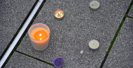 Kerzen für die Opfer des Terroranschlags von Halle