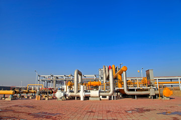 The pipe and valve oil fields