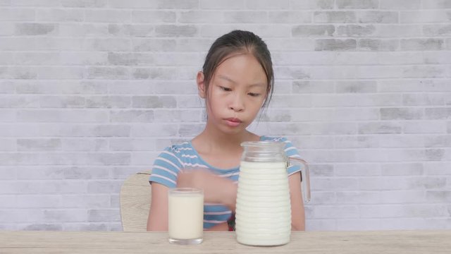 asian girl don't like to eat milk.