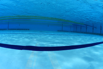 水中。プール。スイミングスクール