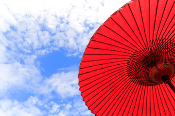 番傘と空