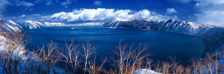 北海道・弟子屈町 冬の摩周湖のパノラマ風景