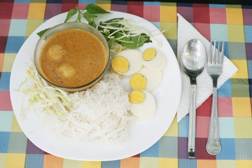 Lunch with rice noodles and curry