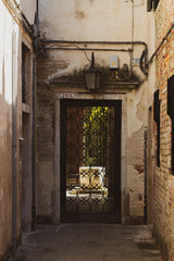 Fototapeta na wymiar Venetian old door