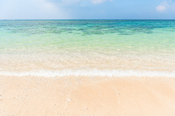 Fototapeta na wymiar 宮古島のビーチ　宮古島の海　Beautiful beach in Miyakojima Island, Okinawa.