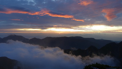 Naklejka premium sunrise over japanese alps