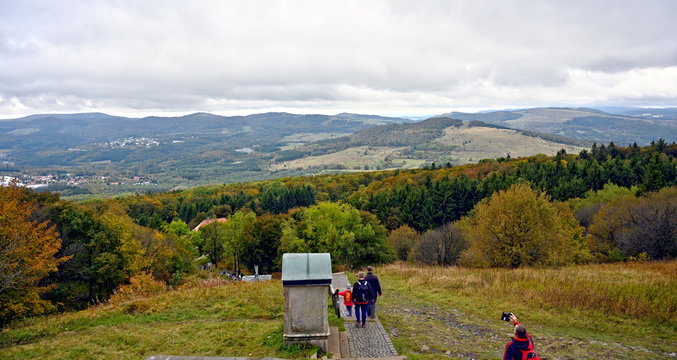 Aufstieg zum Kreuzberg in der Rh&ouml;n
