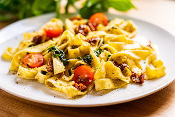 Pasta with sauce and sun-dried tomatoes