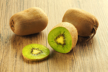 Sliced kiwi on a wooden table.