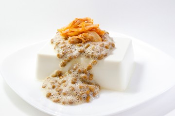 冷や奴　納豆キムチのせ
