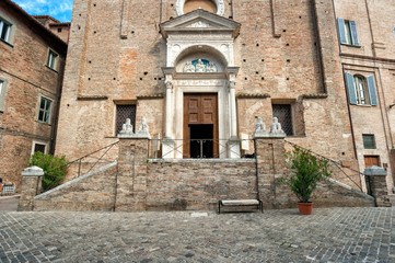 Fototapeta na wymiar brick façade of the church of san domenico in urbino, built in 1365.
