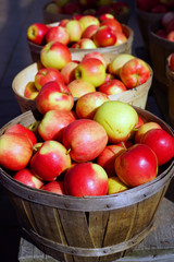 Baskets of fresh apples at a farmers market in the fall