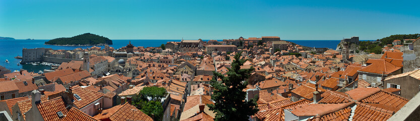 Fototapeta na wymiar View over the roofs of Dubrovnik's old city.