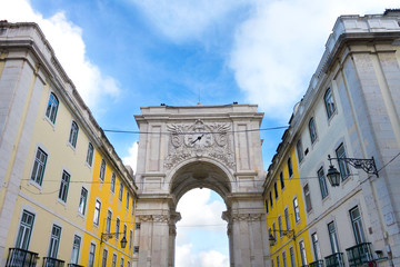 Arco de Rua Augusta en la Plaza del Comercio. Lisboa - Portugal