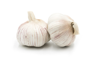 Obraz na płótnie Canvas 2 whole fresh garlic close-up isolated on white background