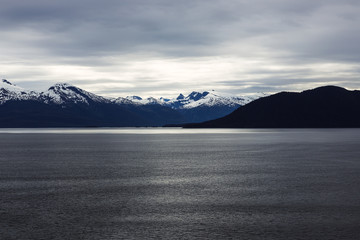 Hermoso lago en alaska