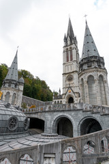 Fototapeta na wymiar View of the Basilica of Lourdes in France