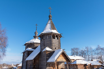 Fototapeta na wymiar The upper part of the Russian wooden church with snow