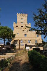 Fototapeta premium Pineto e la Torre del Cerrano