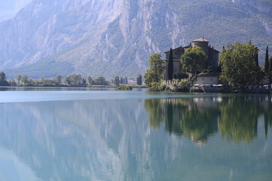Il Lago di  Toblino - e il suo omonimo Castello. ( Tn. )