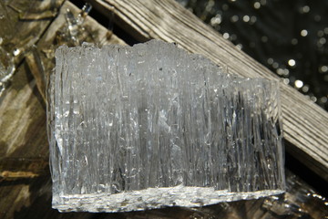 Eiskristalle auf Steg