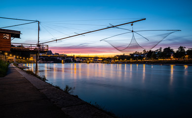 Sonnenuntergang am Rheinufer in Basel