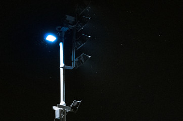 Moscerini attirati dalla luce di un faro