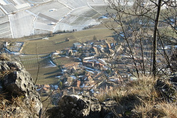 Winterliches Dorf von oben