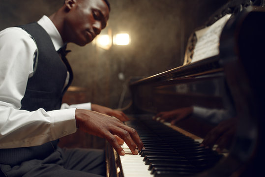 Grand Piano Player Images – Browse 10,431 Stock Photos, Vectors, and Video  | Adobe Stock