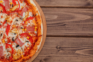 Obraz na płótnie Canvas Pepperoni Pizza with Mozzarella cheese, Ham, Tomatoes, pepper, Spices . Italian pizza.