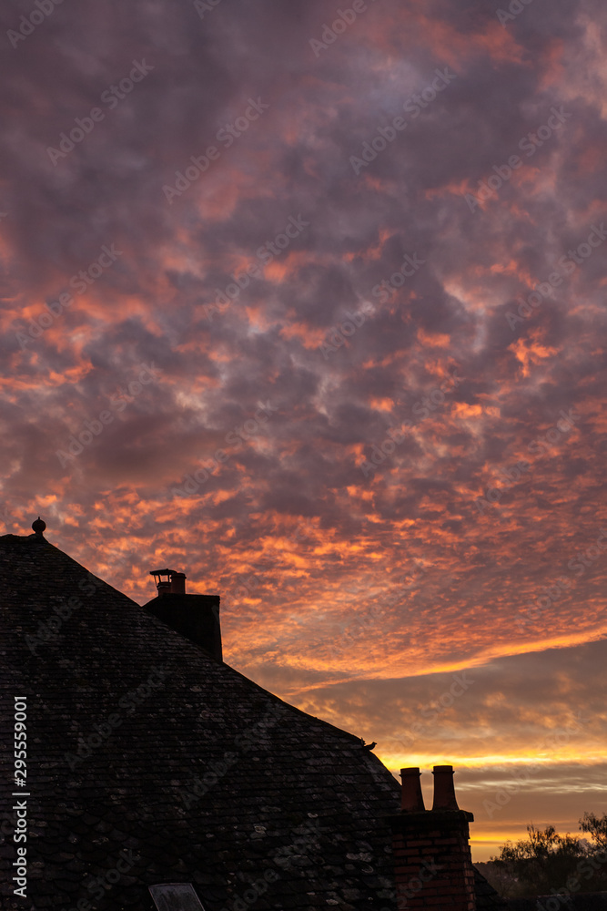 Canvas Prints Allassac (Corrèze, France) - Coucher de soleil avec un ciel nuageux et pommelé