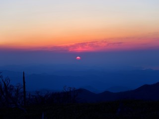 大台ケ原山　正木峠から見た熊野灘に昇る朝日の情景