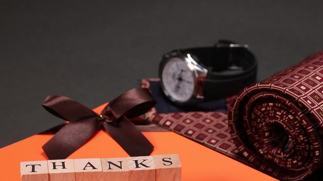 プレゼントイメージ　ネクタイと腕時計