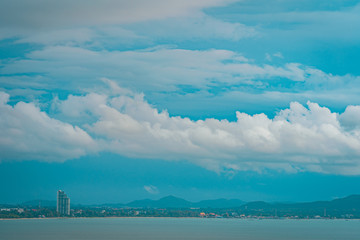 Fototapeta na wymiar sea view with blue sky and cloud landscape pattaya city Thailand