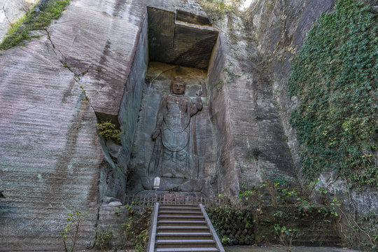Mount Nokogiri (Nokogiriyama) Hyaku-shaku Kannon (Hundred-shaku Kannon)  tall relief image of Kannon deity (Goddess of mercy) carved into an old edo period quarry wall.