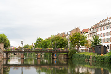 Fototapeta na wymiar The docks of the Ill river crossing Strasbourg downtown.