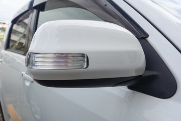 Fototapeta premium 自動車のウインカーミラー