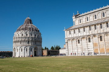 Obraz premium Schiefer Turm von Pisa mit Kathedrale