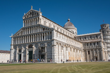 Fototapeta na wymiar Schiefer Turm von Pisa mit Kathedrale