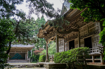 Naklejka premium 彫刻の美しい神社と能舞台